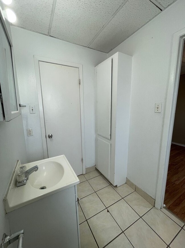 Building Photo - North Bay / central Portland area-Affordable rental-$99 move-in special