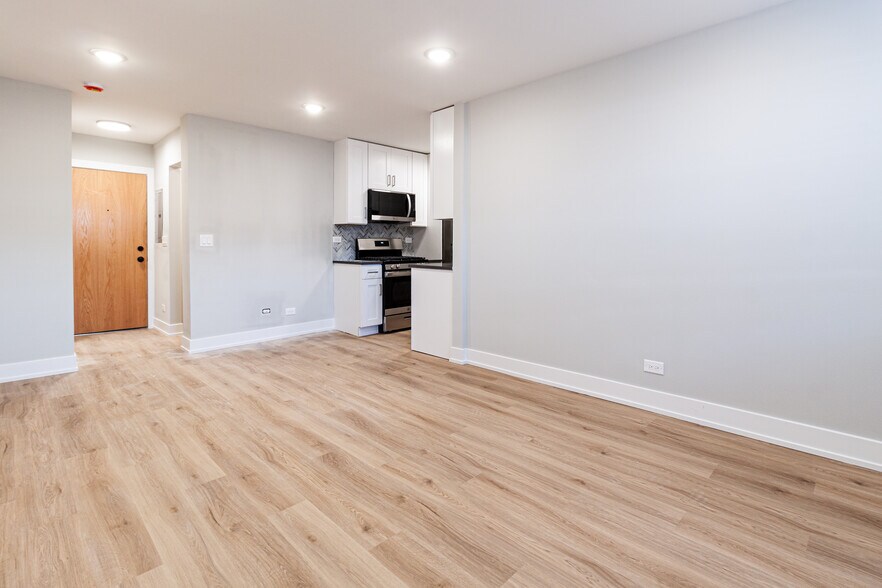 Building Photo - 531 W Aldine Ave