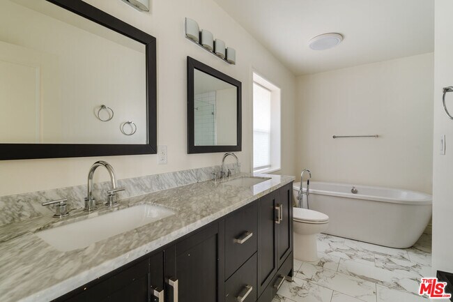 Building Photo - 15514 Del Gado Dr