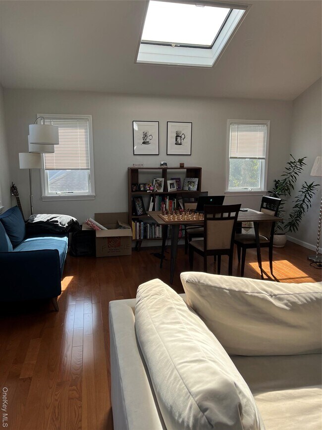 Building Photo - 31 B Marwood Rd N