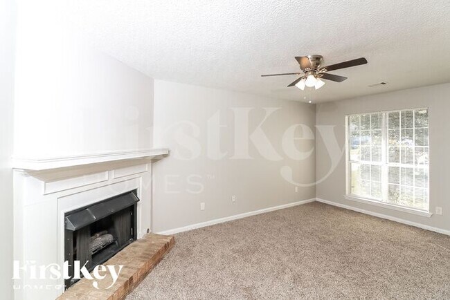 Building Photo - 3705 Acorn Dr