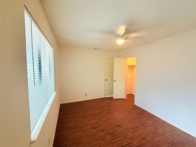 Building Photo - 405 Parkhill Cove