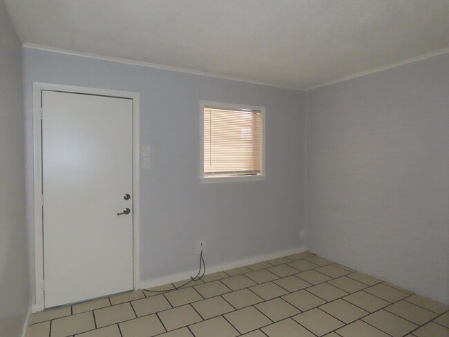 Building Photo - Cozy Two Bedroom One Bathroom Corner Apart...