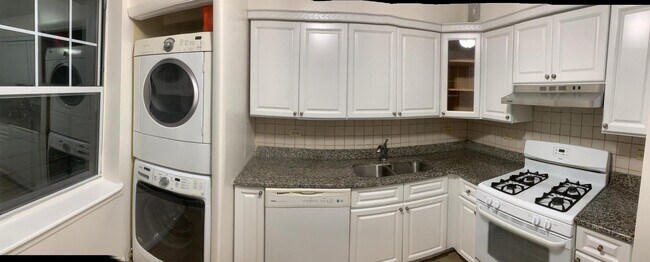 Washer/dryer and kitchen with dishwasher - 189A W Kingsbridge Rd