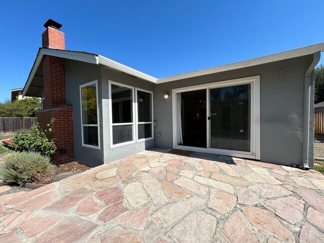 Building Photo - Recently Remodeled Single-Story 3/2 Gem in...