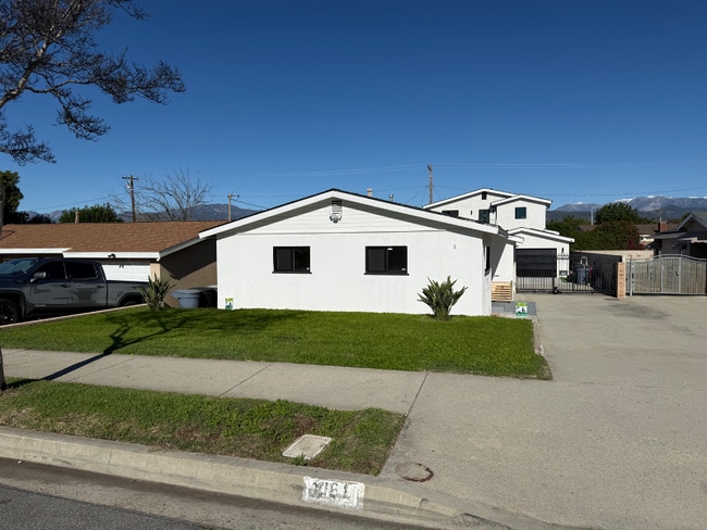 Building Photo - 1051 E Badillo St