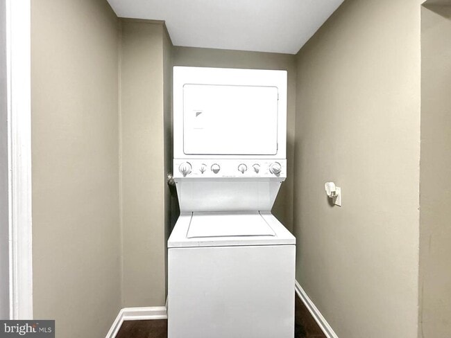 Building Photo - 1026 W Fayette St