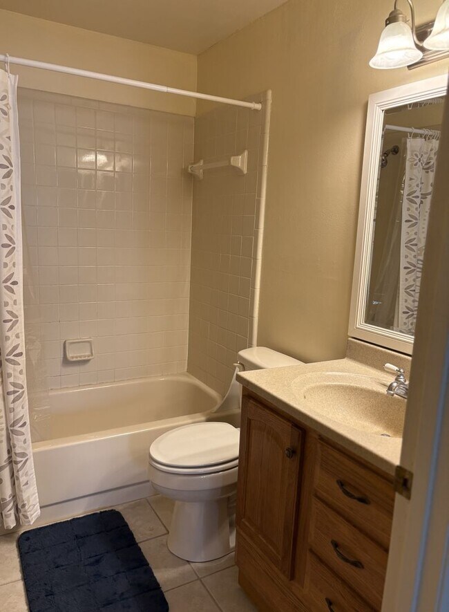 Building Photo - Orlando - 2 Bedroom, 2 Bathroom - $1,695.00