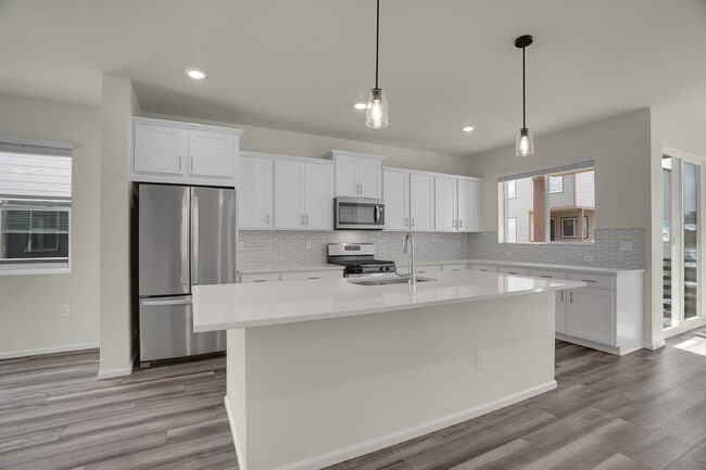 Building Photo - $3,330.95 with $300 off the first month's Rent - 4 Bedrooms, 3.5 Bathrooms, Townhouse in Broomfie...