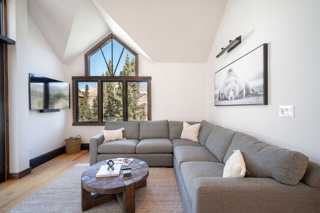 Building Photo - 116 Winterleaf Dr