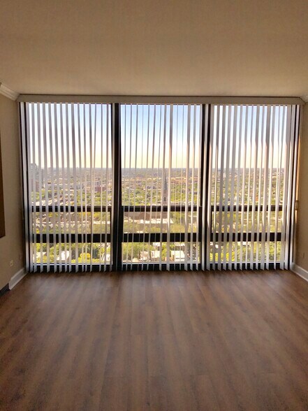 Building Photo - 1636 N Wells St