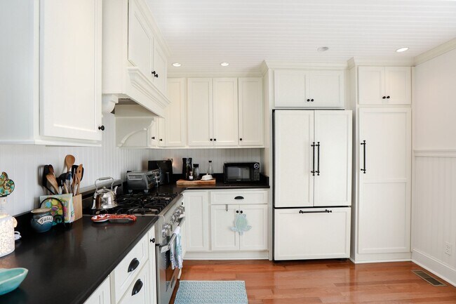 Building Photo - Beautiful Single Family Home in Willoughby Beach!!