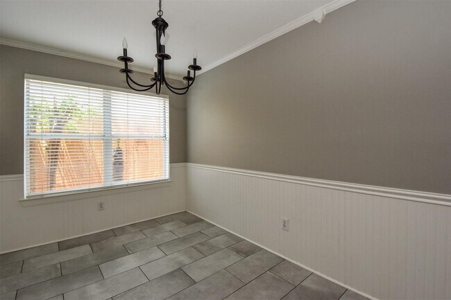 Building Photo - 26986 Crown Haven Dr