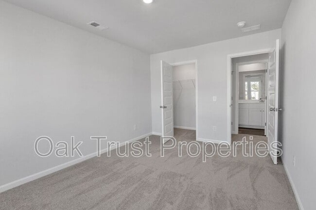 Building Photo - 726 Ridgley Dr
