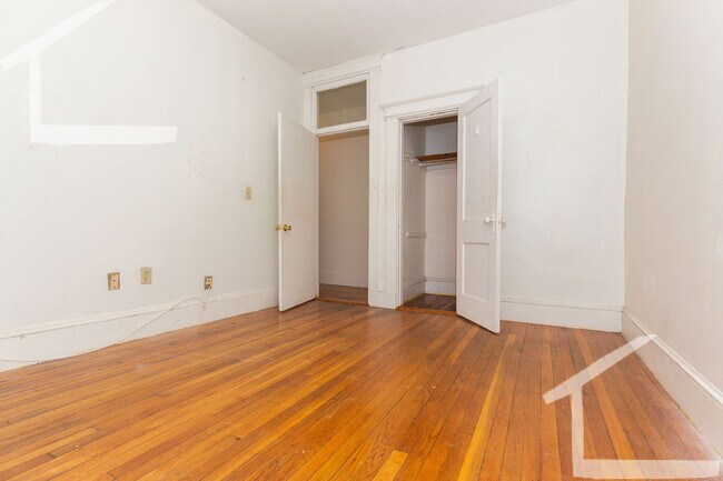 Building Photo - Great deal! 3-bed, 1 Bath in Allston on The B Line; Heat/HW Incl!