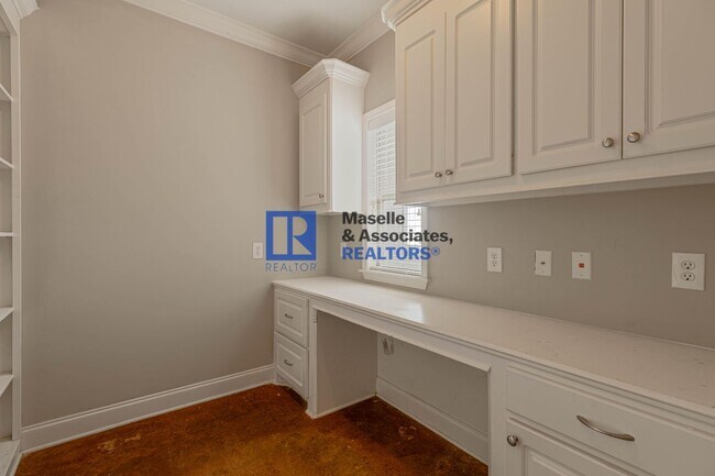 Building Photo - 3 Bed/2 Bath Home in Providence