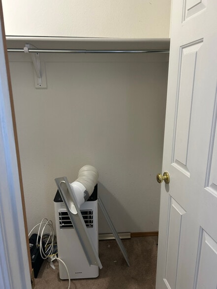 Building Photo - 507 W Shore Dr