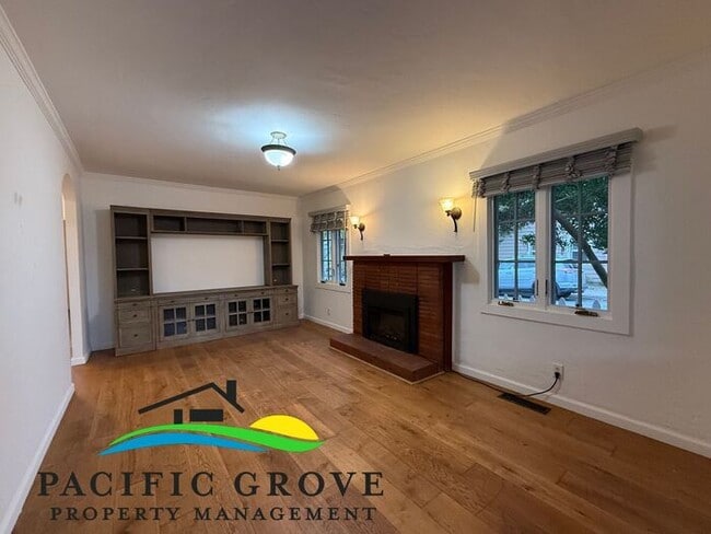 Building Photo - Pacific Grove 2-bedroom , 2 bath. Prime Walk to Town Location!