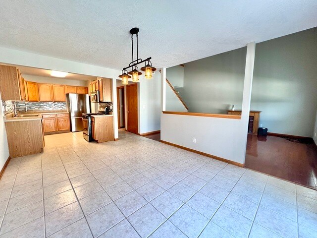 Building Photo - 1172 Rose Dr