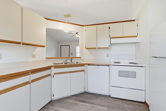 Building Photo - 536 Gaspar Ave