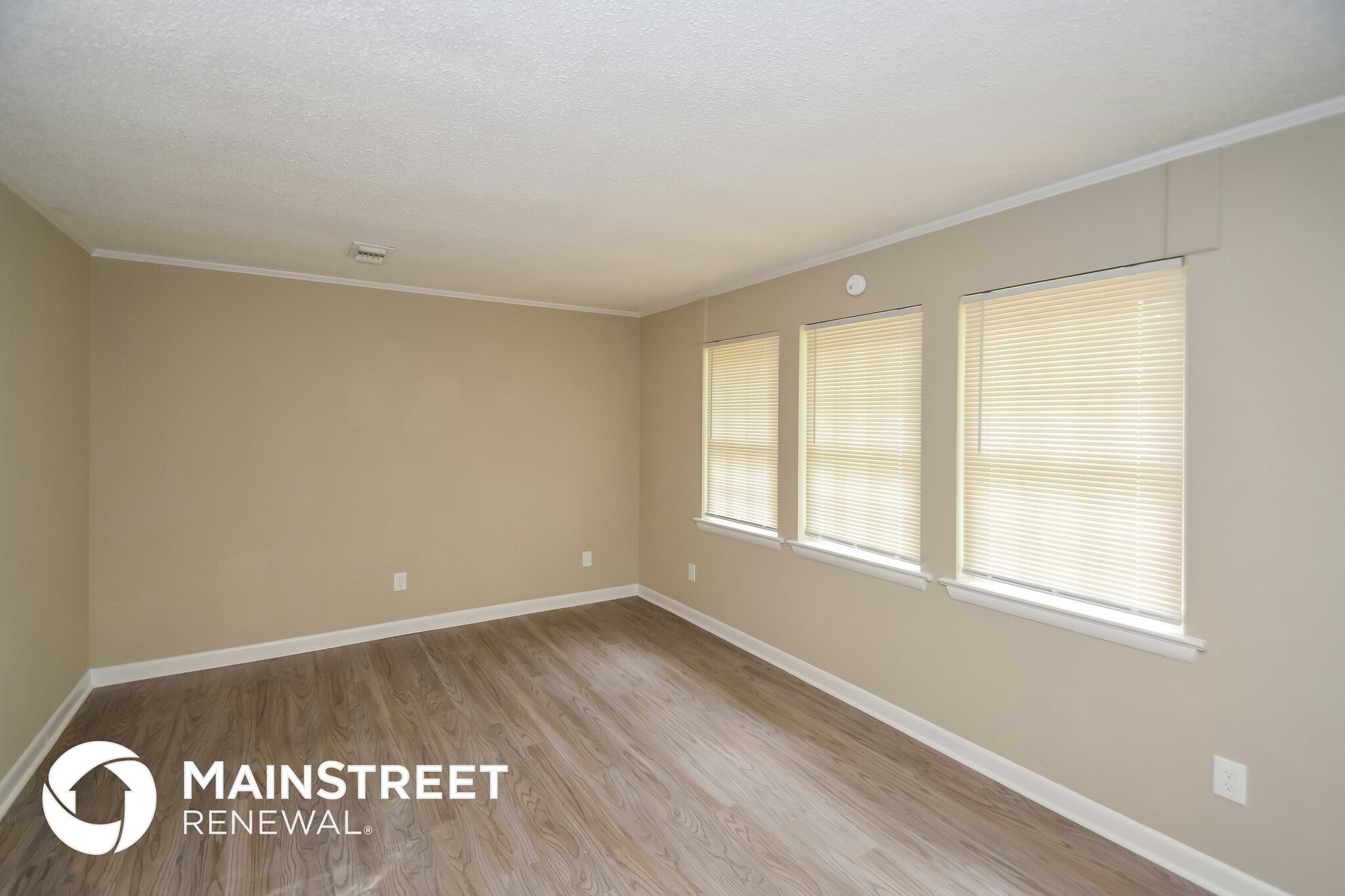Building Photo - 5084 Oak Leaf Cir