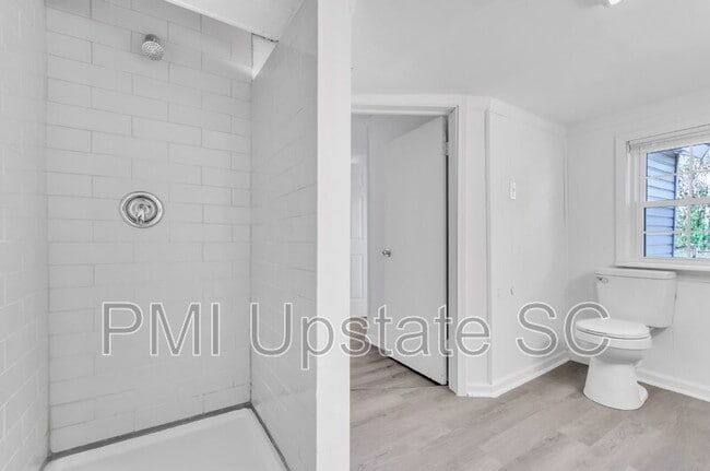 Building Photo - 109 S 7th St