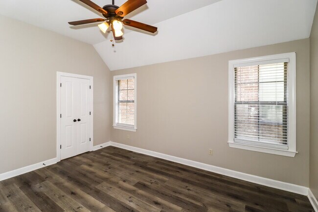 Building Photo - 6885 Lagrange Grove Dr