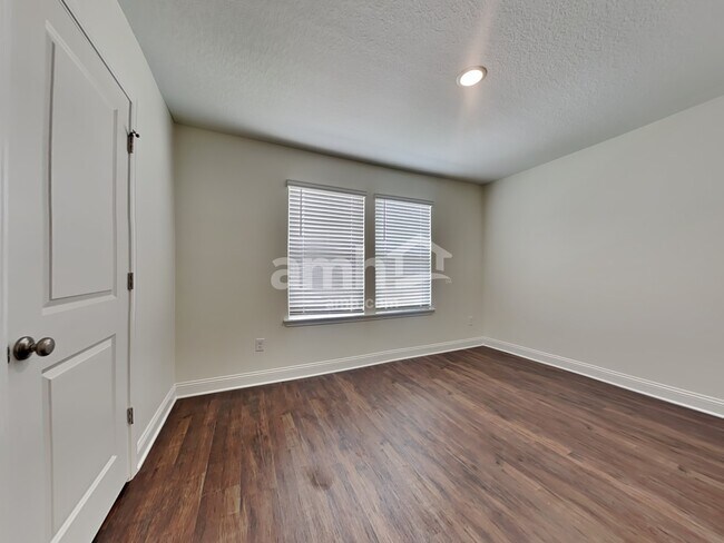 Building Photo - 311 Banyan Frst Dr