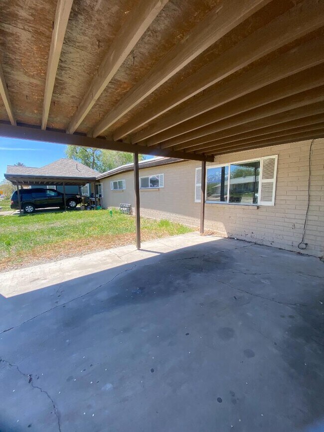 Building Photo - 622 S 1000 W