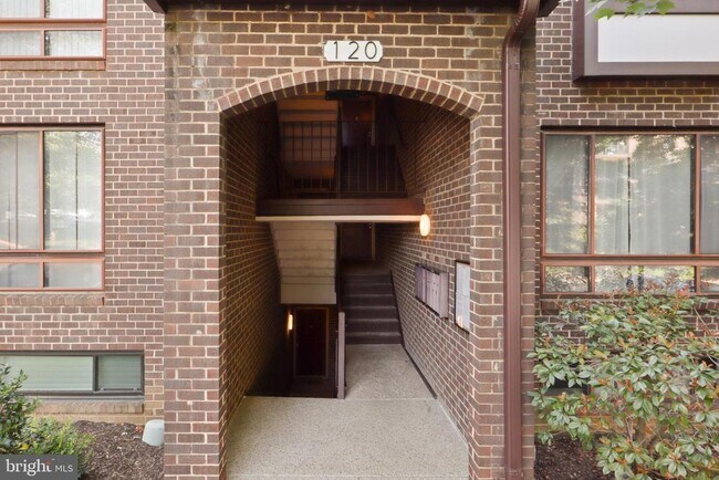 Building Photo - 120 Roberts Ln