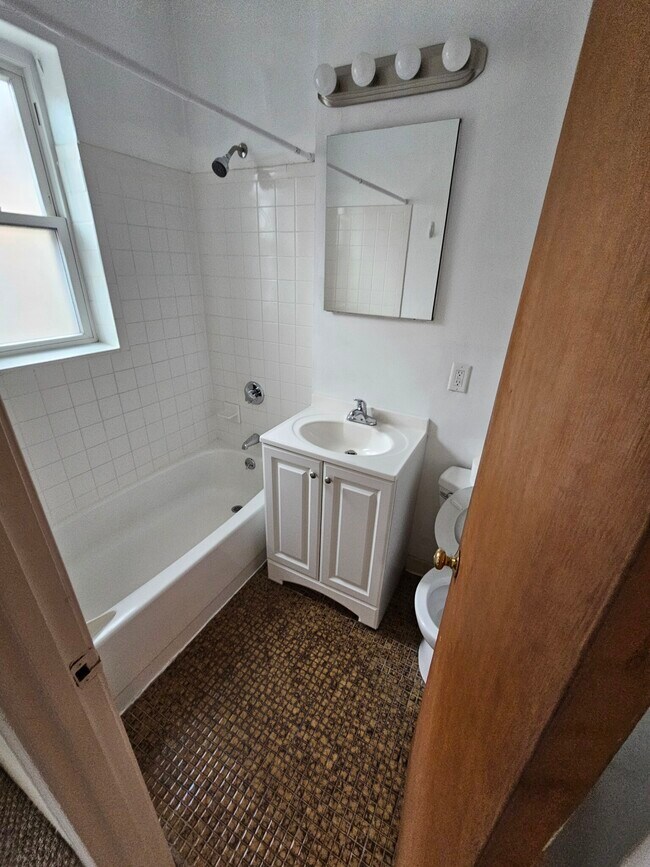 Building Photo - 111 Norway St