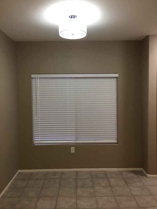 Building Photo - 2001 Quartz Cliff St