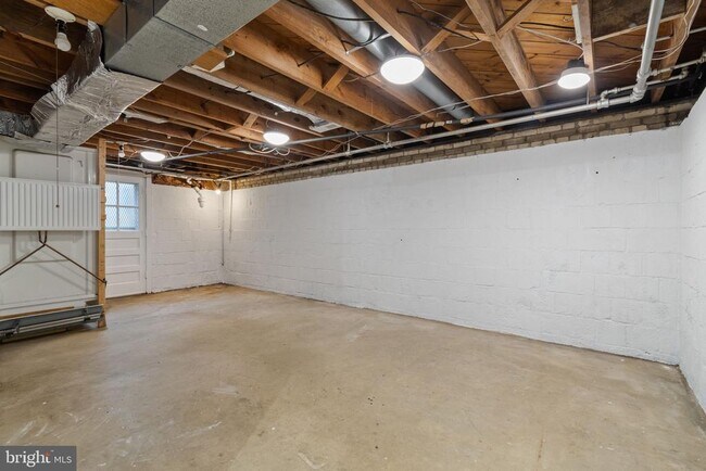 Building Photo - 6315 Old Dominion Dr