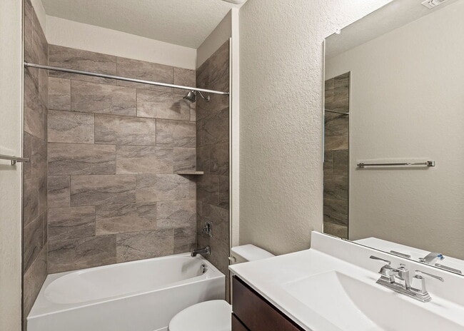 Building Photo - Beautiful 3 Bedroom Home with Open Layout ...