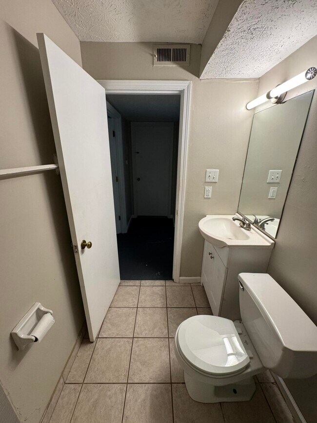 Building Photo - 185 Donabrook Ct