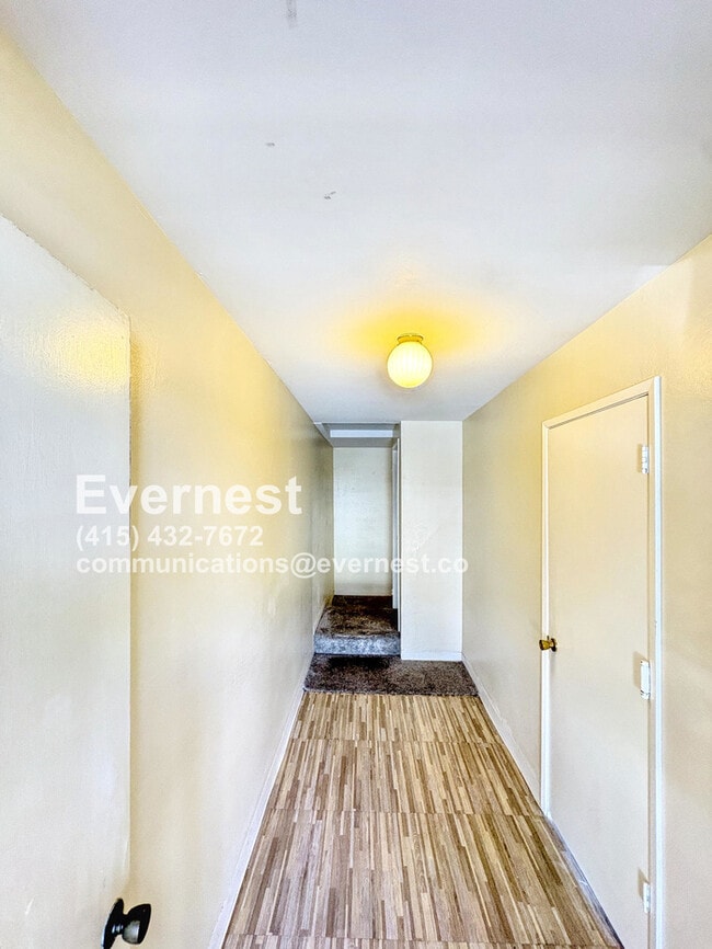 Building Photo - Spacious 2-Bed, 2-Bath Single-Family Home ...