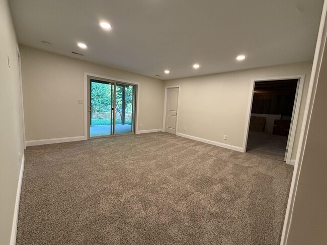 Building Photo - 6802 Stanwood Dr