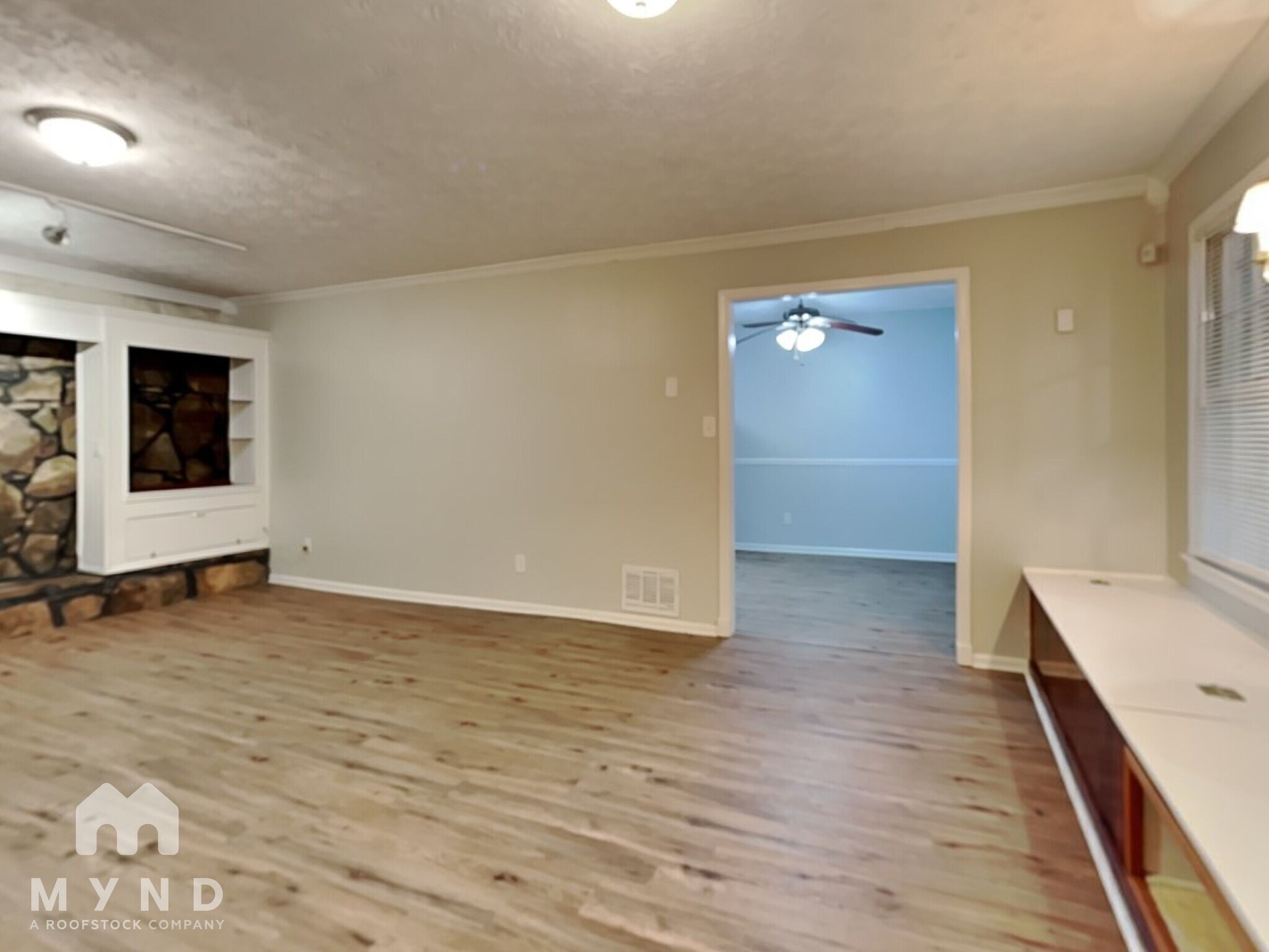 Building Photo - 35 Paris Ct