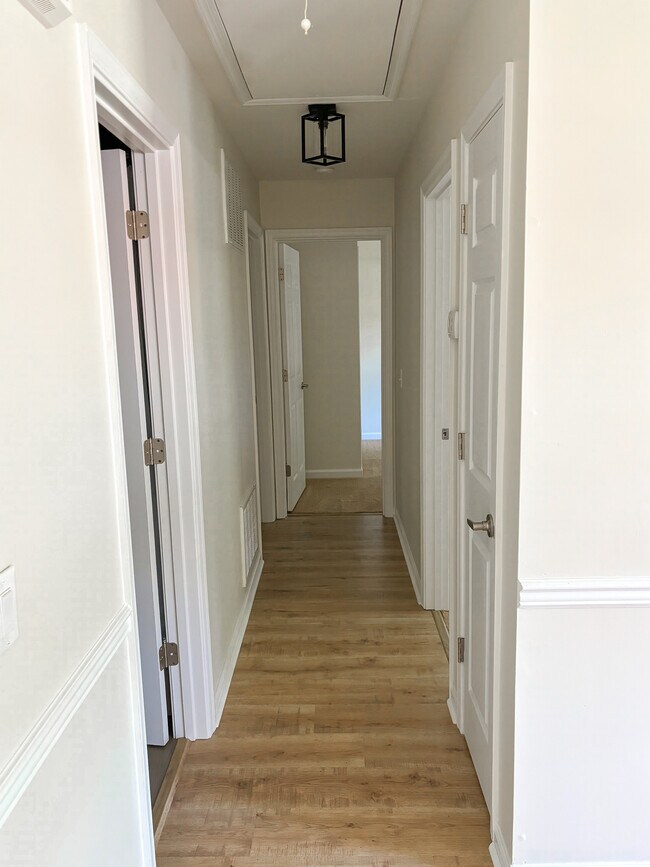 Building Photo - 10355 Bunting Rd