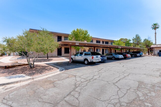 Building Photo - Charming Upstairs Unit with Prime Location...