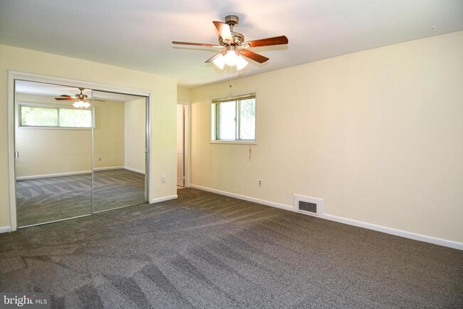 Building Photo - 4842 Randolph Dr