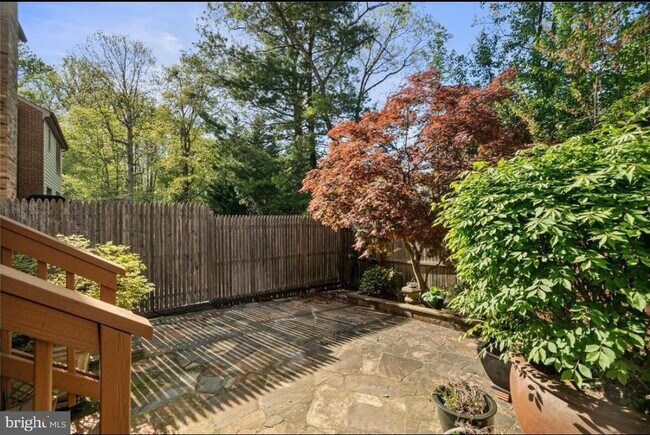 Building Photo - 7720 Bristol Square Ct