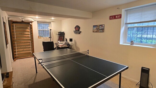 Building Photo - 4215 N Sheridan Rd