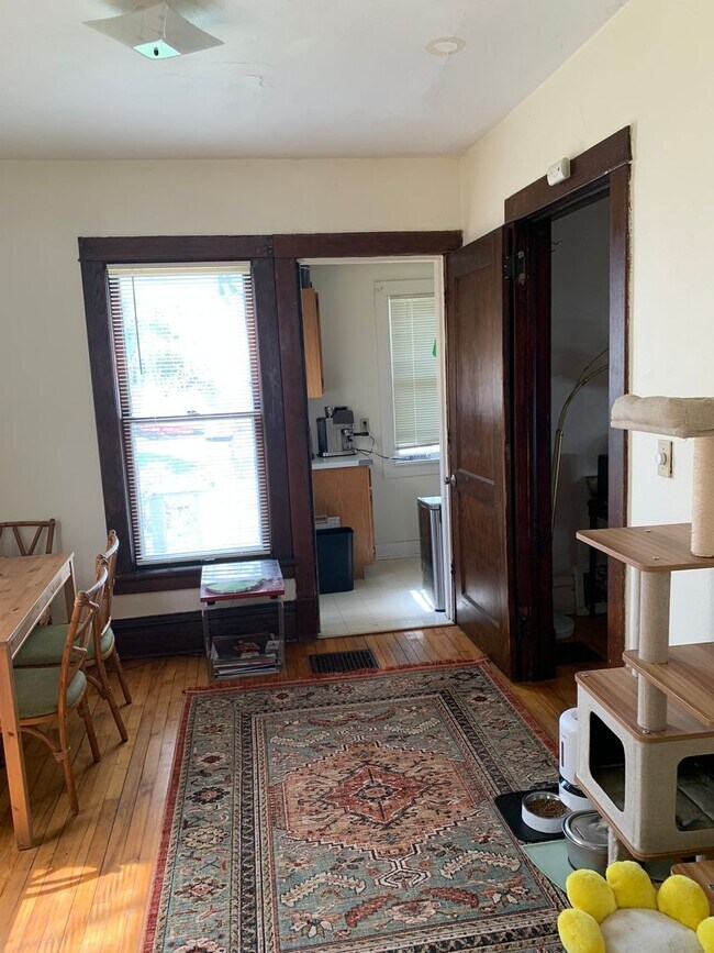 Building Photo - 418 S Orchard St