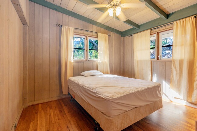 Building Photo - 3 Bedroom/1.5 Bath Home in Kahala w beauti...