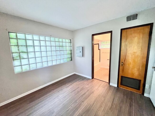 Building Photo - 112 Shepherd Ave