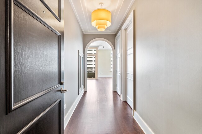 Building Photo - 118 E Erie St