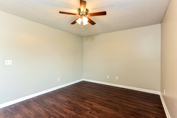 Building Photo - 503 Dunhill Ct