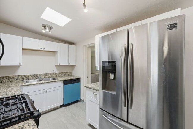 Building Photo - 4608 Fremont Ave