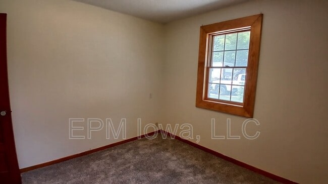 Building Photo - 524 S Hackett Rd